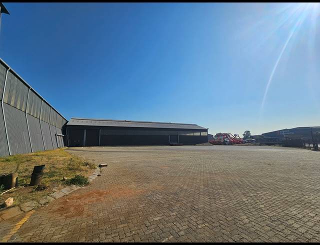 2,602M² WAREHOUSE TO LET IN TUNNEY